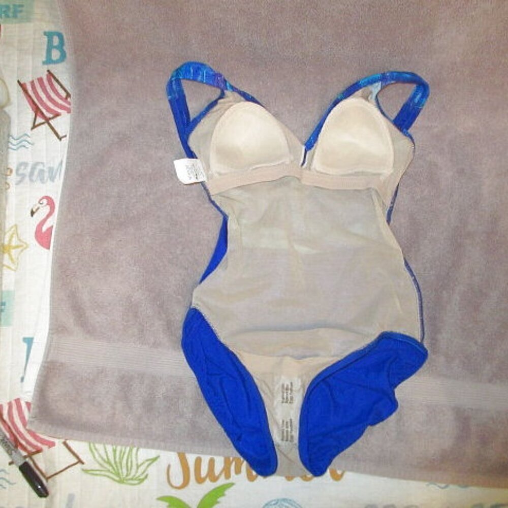 Sirena One Piece Swimsuit Size 8 Slimming Surplice Ocean Waves Beach Resort NWT - Picture 8 of 12